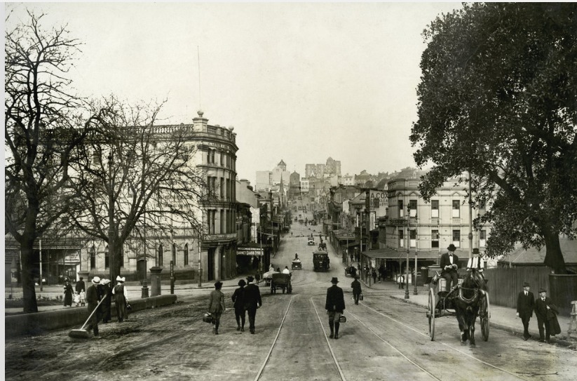 Street Sweeper working in Sydney, 1916