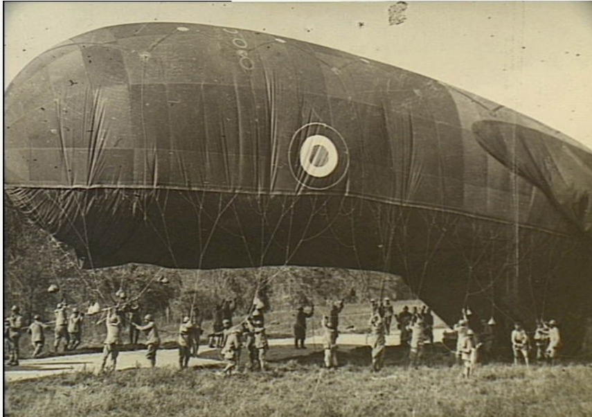 French Army ground crew handling an observation balloon about to ascend near Fismes
