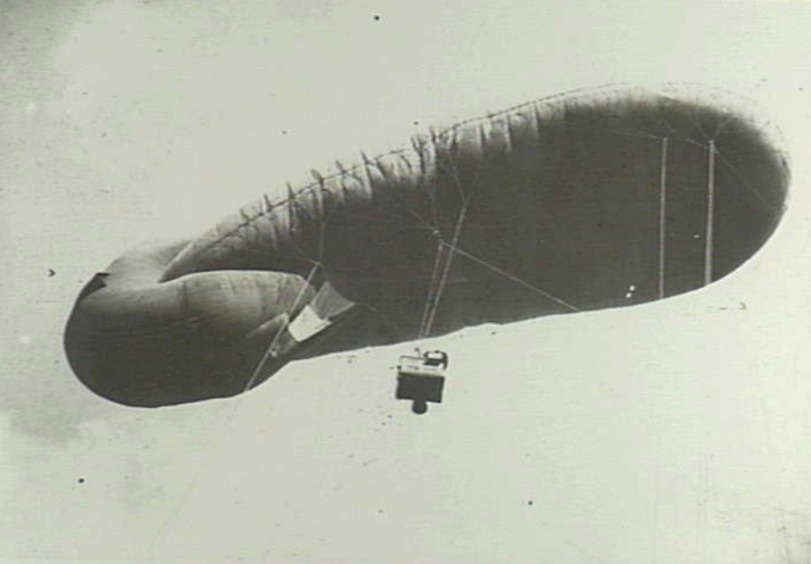 Launching a French observation Balloon