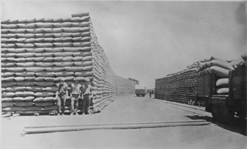 Bulk wheat, 1910, State Library of WA SLWA