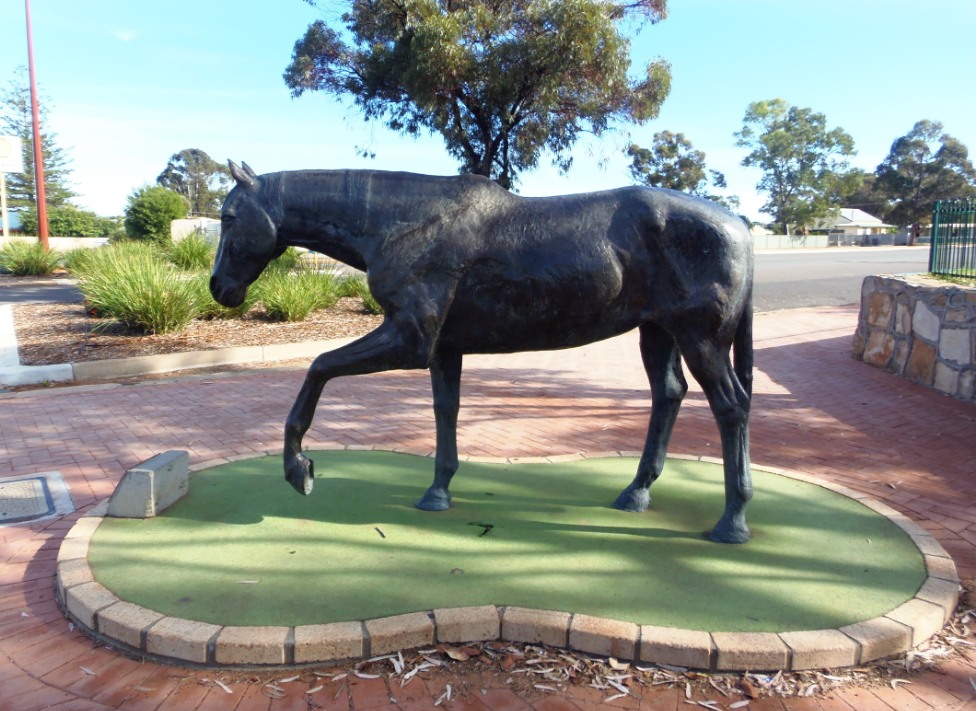 Memorial statue of horse Norseman, Photo from Paula's Wandering Australia website