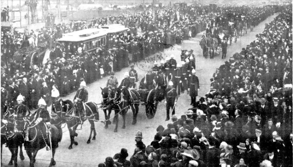 Gun carriage bearing the coffin of Colonel Tom Price. Australasian, 8th July 1911