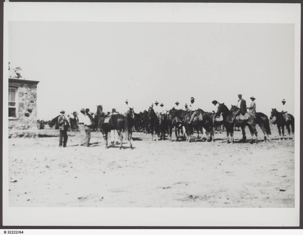 Men and horses ready to go mustering, Innamincka station, 1920.
Good size mustering party.
State Library of south Australia